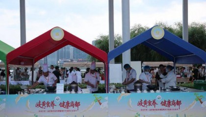 健康与美味相伴 郑州金融岛举办药膳夜市