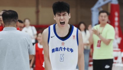 20分惨败造第一大冷门！CBA球队竟被大学生暴揍：这下脸丢大了！