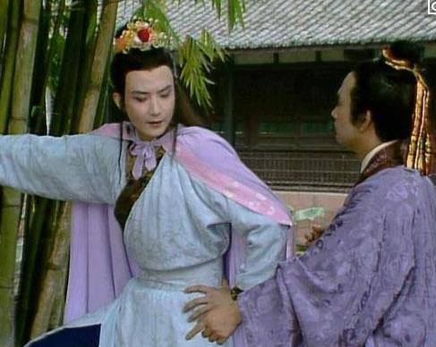 薛蟠被打，香菱险遭贩卖；宝姐姐的两次“救场”道尽了薛家的本象