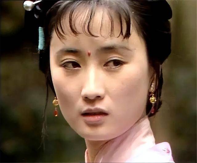 薛蟠被打，香菱险遭贩卖；宝姐姐的两次“救场”道尽了薛家的本象