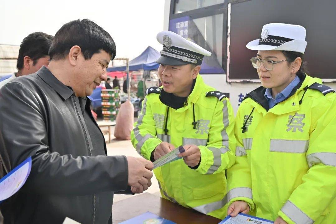 轮台公安：整治+宣传+服务 筑牢农村道路交通安全网