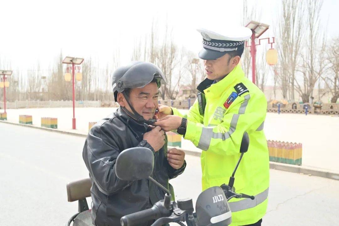 轮台公安：整治+宣传+服务 筑牢农村道路交通安全网