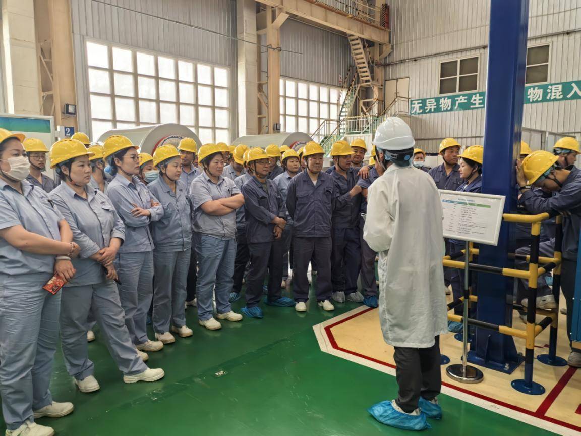 广发银行平顶山中兴支行开展银企合作 金融服务宣传活动