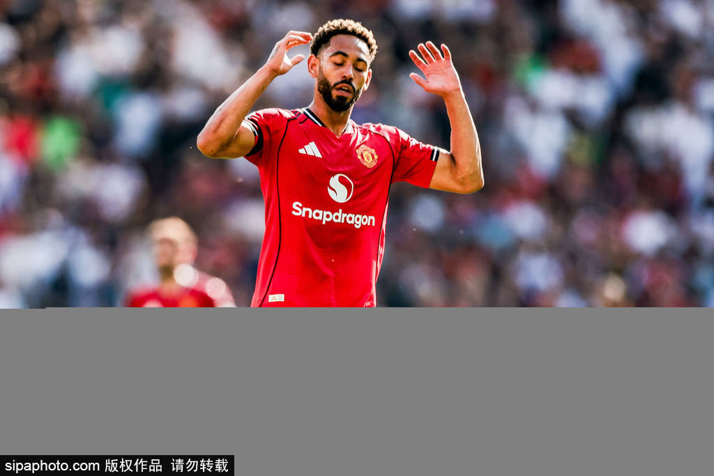 曼联惨遭淘汰，费迪南德深夜发声：深呼吸，睡觉去了！