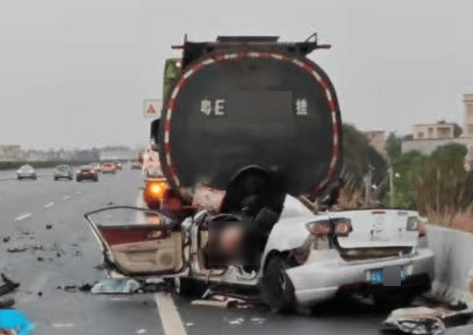 广东4名年轻小伙,高速上当场死亡!官方披露