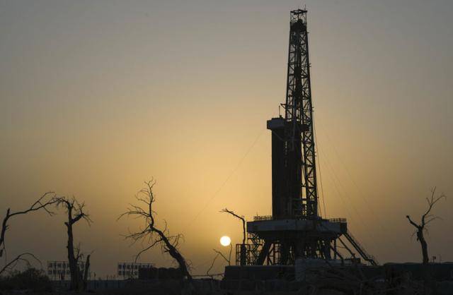 万米以下、200℃以上!中国如何在新疆钻出一个“地下珠峰”