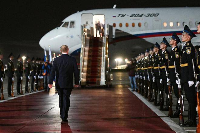 普京离开北京后,抵达海参崴与中方谈能源合作