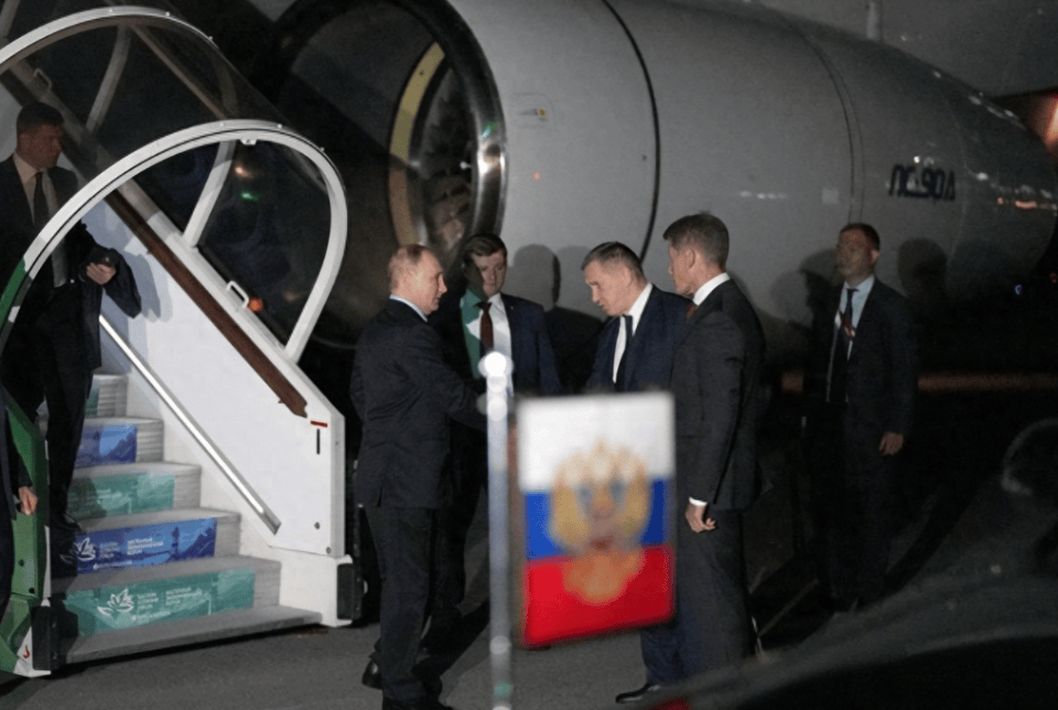 普京离开北京后,抵达海参崴与中方谈能源合作