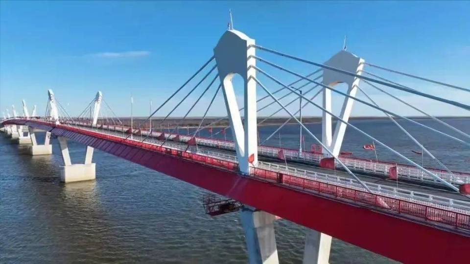 普京离开北京后,抵达海参崴与中方谈能源合作