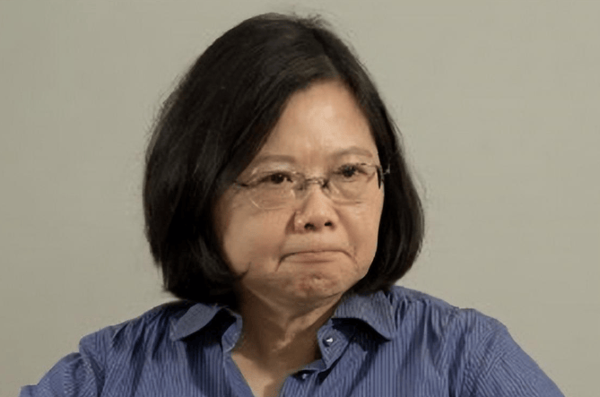 局势越来越严重!日本连开3枪,蔡英文已离岛,我外交部强势表态