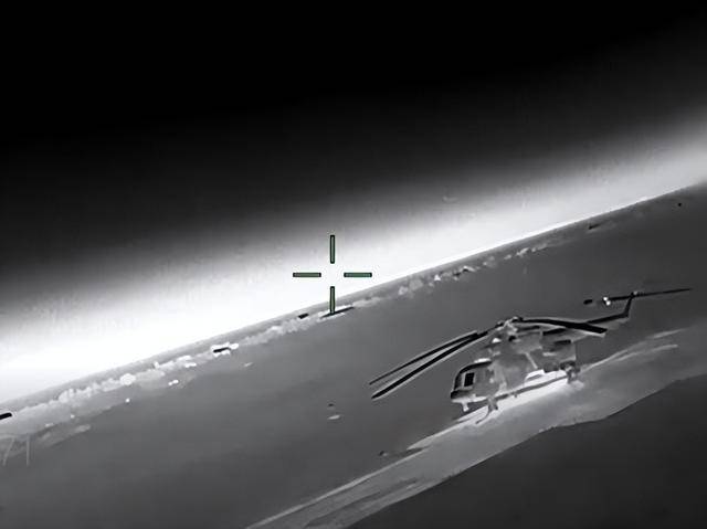 乌国防部情报总局发布视频:用无人机袭击俄目标,一架米-8直升机被击中