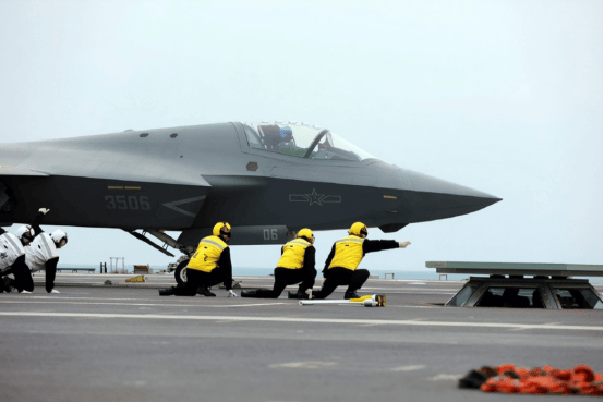 福建舰“无烟”弹射歼35,美国人念叨两件事,印度和日本同样感受到了巨大的压力